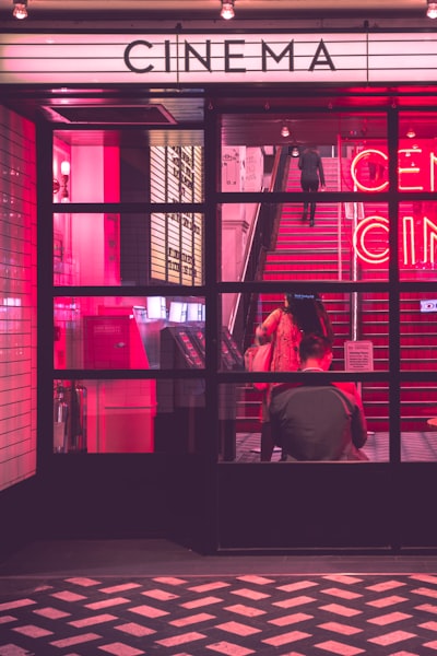 电影《奥本海默》剧照，原子弹爆炸的震撼场景